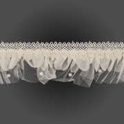 Сборка из сетки, задекорированная ажурным кружевом и бусинами, ширина 70 мм, цвет шампань, намотка 10 ярдов