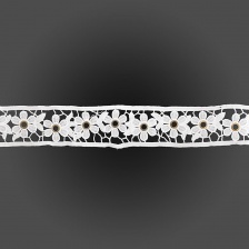 Кружево ажурное с отделкой, нежная кружевная цветочная гирлянда с люверсами в ценре каждого цветочка, ширина 50 мм, намотка 15 ярдов, цвет белый