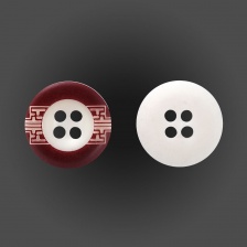 Пуговица пластиковая на четыре прокола, размер 24L, цвет белый с бордовым