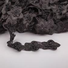 Кружево "Цветочки" украшено бусиной , на капроновой ленте, ширина 55 мм, цвет черный, намотка 20 ярдов