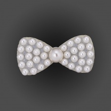 Аппликация "Бантик" из страз, на фетровой основе, размер 40 мм х 20 мм, цвет белый + белые бусины