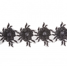 Кружево на сетке с цветочным орнаментом, расшитое пайетками и микробисером, ширина 75 мм, цвет черный, намотка 10 ярдов 
