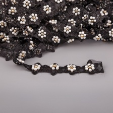 Кружево "Цветочки" украшено бусинами контрастного цвета,на капроновой ленте, ширина 30 мм, цвет черный, намотка 20 ярдов