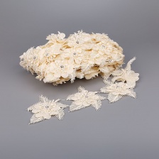 Кружево "Цветочное", воздушная цветочная гирлянда с белой стразой в середине цветка, ширина 80 мм, намотка 10 ярдов, цвет шампань 