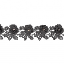 Кружево "Цветочное", на тонкой ажурной основе нежная гирлянда из объмных цветов с белой стразой в середине цветка, ширина 100 мм, намотка 15 ярдов 