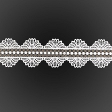 Кружево вязаное ажурное, цвет белый с золотом, намотка 15 ярдов, ширина 65 мм