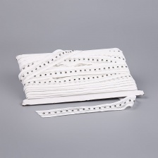 Тесьма отделочная эластичная с клепками, цвет белый, ширина 25 мм, намотка 15 ярдов 