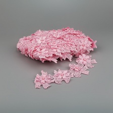 Кружево Цветочное, на ажурной кружевной основе нежная цветочная гирлянда с бусиной в центре цветка, намотка 10 ярдов, размер 65 мм, цвет розовый 