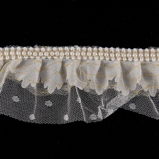 Сборка из сетки, задекорированная ажурной тесьмой с люрексом и бусинами в цвет кружева, ширина 65 мм, цвет шампань, намотка 15 ярдов 