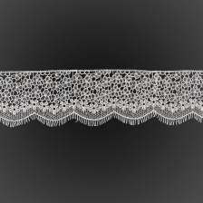 Кружево ажурное с нежным цветочным узором и ресничками по фестончатому контуру, ширина 65 мм, цвет белый, намотка 15 ярдов