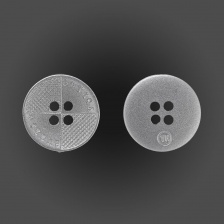 Пуговица пластиковая на четыре прокола, размер 28L, цвет серебристый