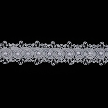 Кружево ажурное с отделкой нежными розочками из капрона с бусиной в середине цветка, ширина 35 мм, намотка 10 ярдов, цвет серый