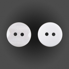 Пуговица пластиковая на два прокола, 24L, цвет белый