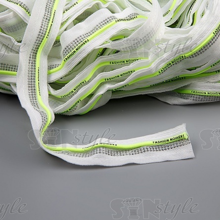 Декоративная тесьма отделочная лампасная со стразами, цвет белый+зеленый, ширина 30 мм, намотка 50 ярдов фото 2