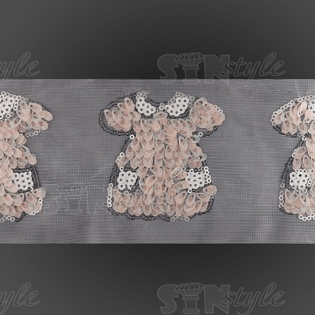 Аппликация пришивная на сетке из пайеток "Платьице", цвет персиковый, размер 80 х 80 мм, рулон 82 шт. фото 2