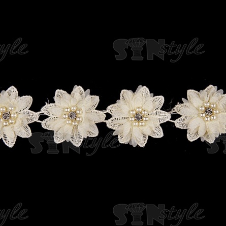 Кружево "Цветочное", ширина 45 мм, цвет шампань, белые бусины и стразы, намотка 15 ярдов фото 2