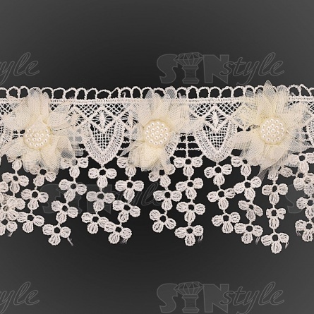 Кружево ажурное с отделкой, на нежной кружевной основе россыпь цветов из тонкого капрона, середина цветка состоит из мелких бусин, бахрома из мелких цветочков по краю изделия придает воздушность кружеву, ширина 80 мм,  намотка 15 ярдов, цвет шампань фото 2