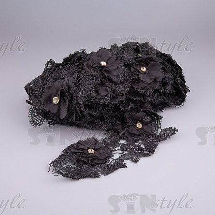 Кружево "Цветочное", на тонкой ажурной основе нежная гирлянда из объмных цветов с белой стразой в середине цветка, ширина 100 мм, намотка 15 ярдов  фото 3