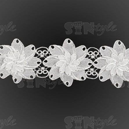 Кружево "Цветочное", на нежной ажурной основе воздушная цветочная  гирлянда из объемных цветов с белой стразой в середине цветка, ширина 100 мм, намотка 15 ярдов, цвет белый фото 1