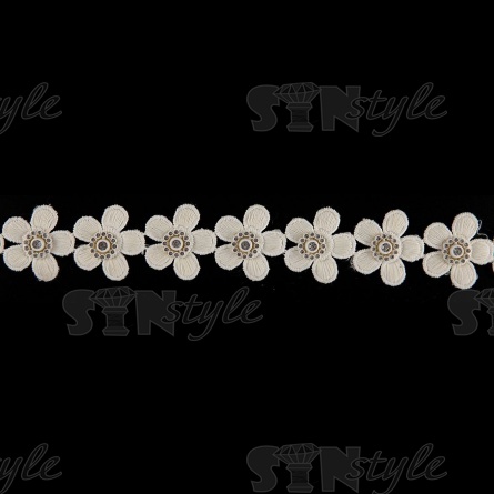 Кружево Цветочное, декорированное стразами, ширина 40 мм, намотка 15 ярдов, цвет белый  фото 3