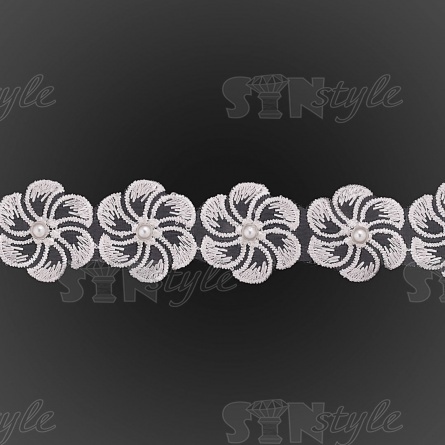 Кружево "Цветочки" на капроновой ленте, ширина 35 мм, цвет белый+белые бусины, намотка 20 ярдов фото 3