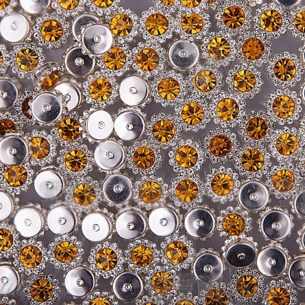 Стразы пришивные стеклянные в оправе, форма цветок, цвет серебро+желтый+белый, диаметр 12 мм фото 3