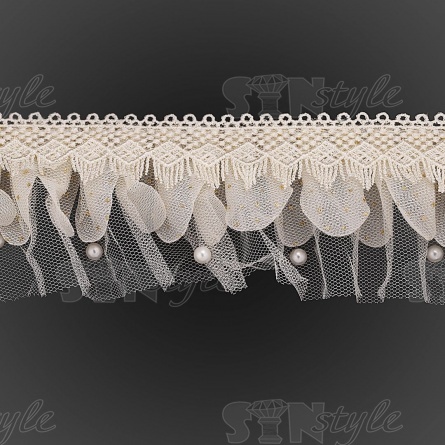 Сборка из сетки, задекорированная ажурным кружевом и бусинами в цвет кружева, ширина 70 мм, цвет шампань, намотка 10 ярдов  фото 1