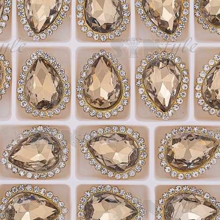 Стразы пришивные стеклянные в оправе, форма капля, цвет серебро+шампань, размер 10х14 мм фото 3