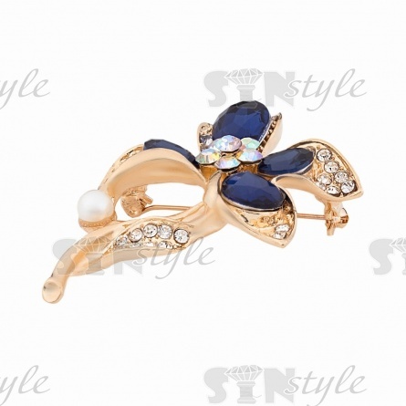 Брошь металлическая со стразами, застежка булавка,цвет золото+белые/синие стразы+белая бусина, размер 40х55мм фото 2