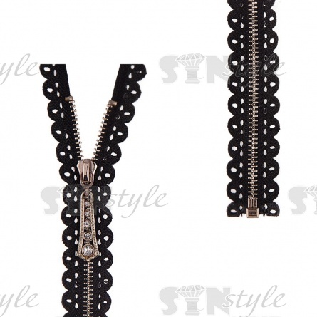 Молния металлическая, тип 3, разъемная, длина 60 см, цвет 322 (черный), звенья золотистые, бегунок золотистого цвета со стразами фото 1