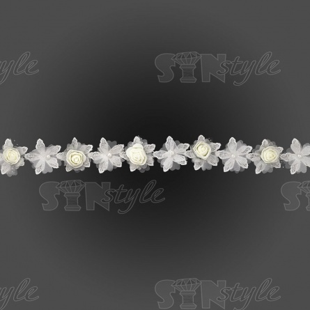 Кружево "Цветочки", изящная цветочная гирлянда с бусиной и нежным бутоном в центре цветка, ширина 45 мм, цвет белый, намотка 10 ярдов фото 3