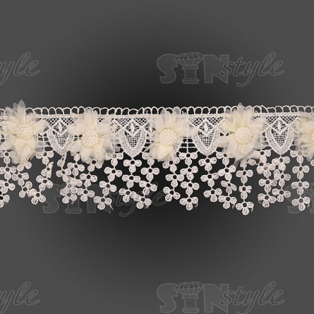 Кружево ажурное с отделкой, на нежной кружевной основе россыпь цветов из тонкого капрона, середина цветка состоит из мелких бусин, бахрома из мелких цветочков по краю изделия придает воздушность кружеву, ширина 80 мм,  намотка 15 ярдов, цвет шампань фото 1