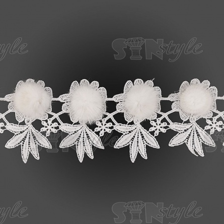 Кружево ажурное с  отделкой, нежнейшее тонкое переплетение гирлянды с цветочными мотивами мехом в центре цветка, ширина 75 мм, намотка 10 ярдов, цвет белый  фото 1