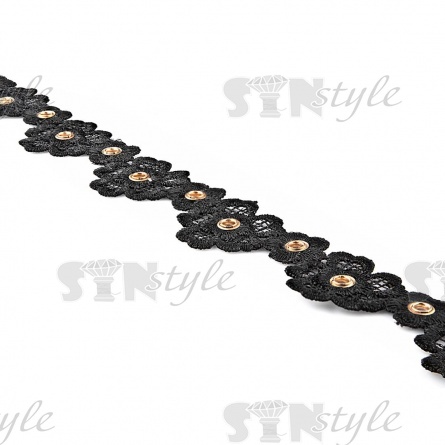 Кружево ажурное с цветочным узором, украшено золотыми люверсами в центре каждого цветка, ширина 35 мм, намотка 15 ярдов, цвет черный фото 3