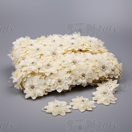 Кружево "Цветочное", ширина 45 мм, цвет шампань, белые бусины и стразы, намотка 15 ярдов фото 1