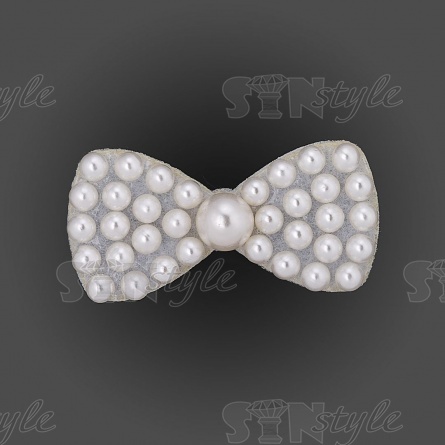 Аппликация "Бантик" из страз, на фетровой основе, размер 40 мм х 20 мм, цвет белый + белые бусины фото 1