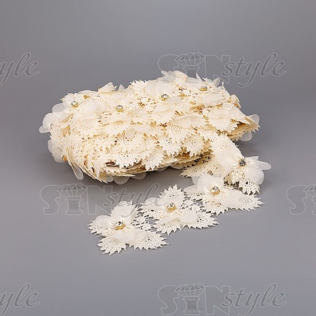 Воздушные бабочки из ажурного кружева с элементами из органзы и стразами, ширина 80 мм, цвет шампань, намотка 10 ярдов  фото 3