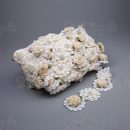 Цветочное кружево, декорированное объемными цветами и стразами, ширина 48 мм, цвет белый, намотка 15 ярдов фото 1