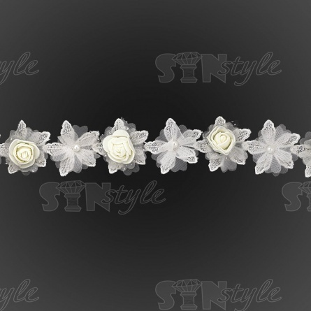 Кружево "Цветочки", изящная цветочная гирлянда с бусиной и нежным бутоном в центре цветка, ширина 45 мм, цвет белый, намотка 10 ярдов фото 2