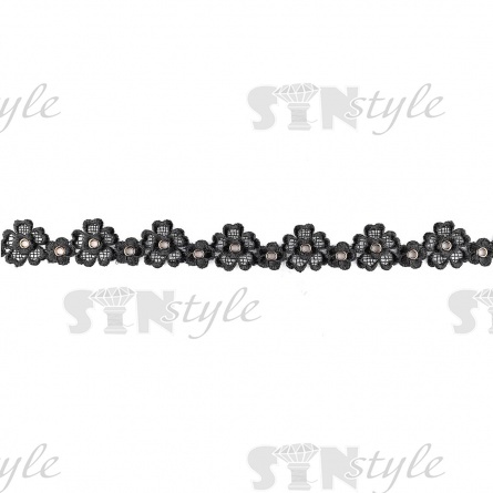 Кружево ажурное с цветочным узором, украшено золотыми люверсами в центре каждого цветка, ширина 35 мм, намотка 15 ярдов, цвет черный фото 1