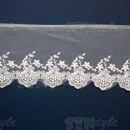 Кружево на сетке белого цвета с белой вышивкой, ширина 75 мм, намотка 15 ярдов фото 2