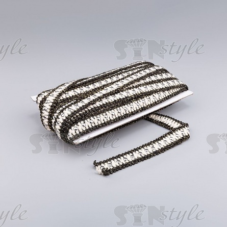 Тесьма букле, черно-белая с люрексом, отделана заклепками цвета никель, ширина 20 мм, намотка 15 ярдов фото 3