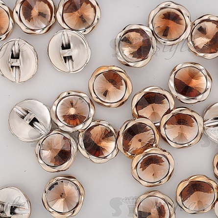 Пуговица пластиковая на полуножке, размер 28L, основа золотого цвета в форме цветка, шляпка конусовидной формы бежевая прозрачная фото 3