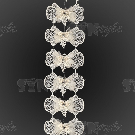 Нежное ажурное кружево из бантиков, декорированное белыми стразами и бусинами в цвет кружева, ширина 75 мм, цвет шампань, намотка 10 ярдов фото 2
