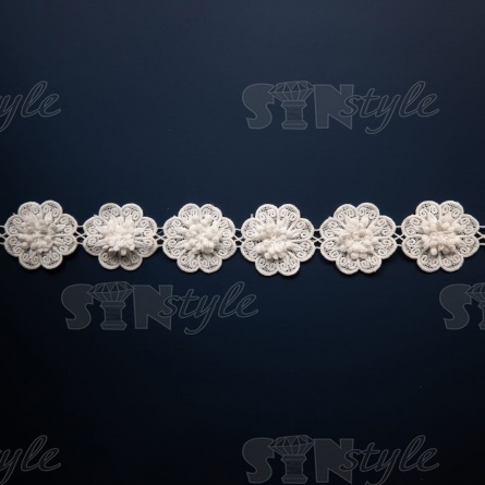 Кружево "Цветочное", на нежной ажурной основе россыпь объемных цветов, ширина 60 мм, цвет белый, намотка 15 ярдов фото 2