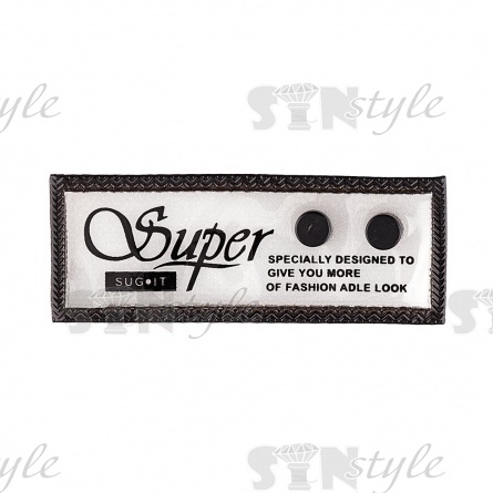 Аппликация пришивная ПВХ, полупрозрачная с надписью и черными заклепками, размер 65x25 мм, цвет белый фото 1