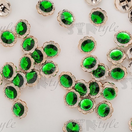 Пуговица пластиковая на ножке, круглая с ажурным бортиком, основа золотая, вставка в виде зеленой стразы, 28L фото 3