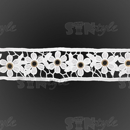 Кружево ажурное с отделкой, нежная кружевная цветочная гирлянда с люверсами в ценре каждого цветочка, ширина 50 мм, намотка 15 ярдов, цвет белый фото 2