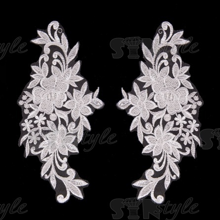 Аппликация кружевная пришивная, расшитая микробисером и пайетками, размер 355 мм х 170 мм, цвет белый фото 1