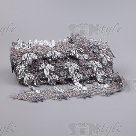 Кружево на сетке с растительным орнаментом, расшитое пайетками и микробисером, ширина 70 мм, цвет серебряный, намотка 10 ярдов  фото 2